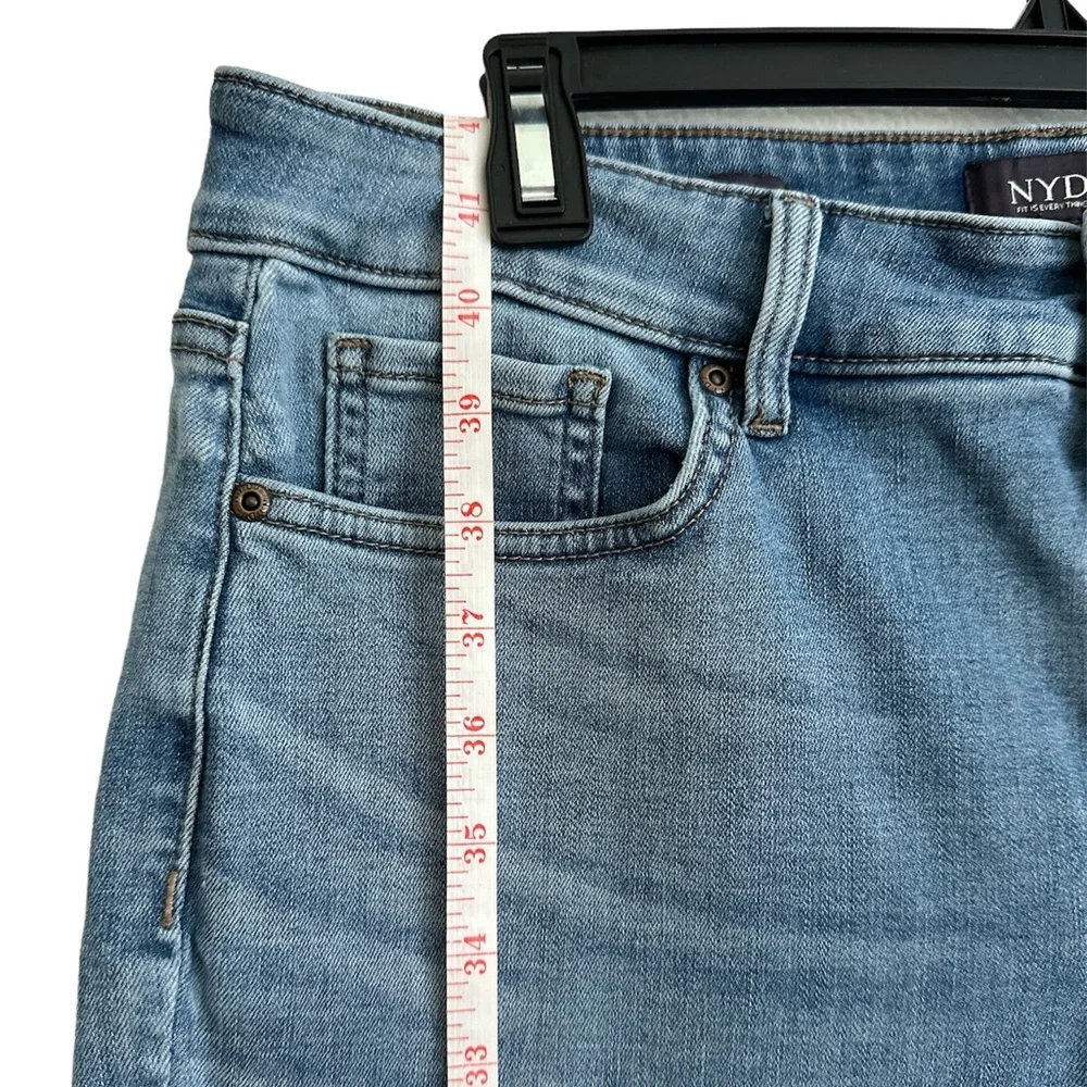 NYDJ Jeans Women's Size 14 Relaxed Straight Light Blue Liftxtuck Technology Pant